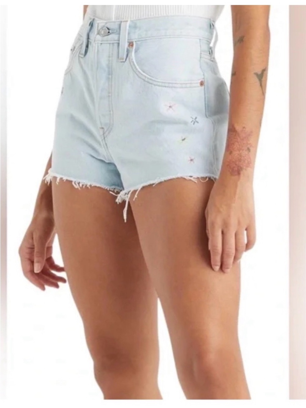 Levi's Light Blue Denim shorts with flower embroidery. SZ 29